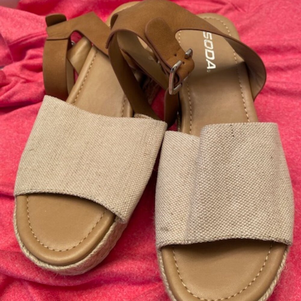 Soda Semi Platform Women Sandals with ankle Straps Sz 9